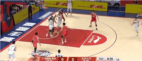 斯佩尔曼三分坚决出手再中，北京开局打出8-0领先广州